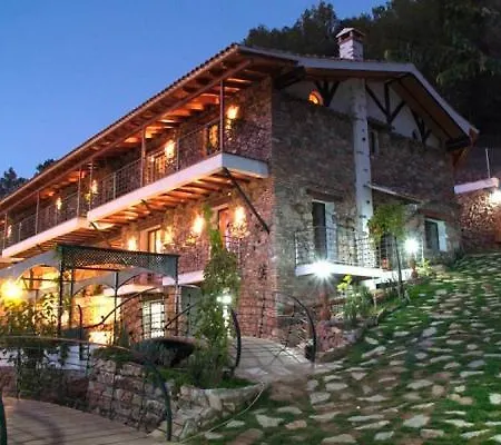 Paraje El Serbal بيت خشبي