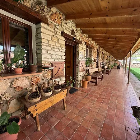Paraje El Serbal بيت خشبي